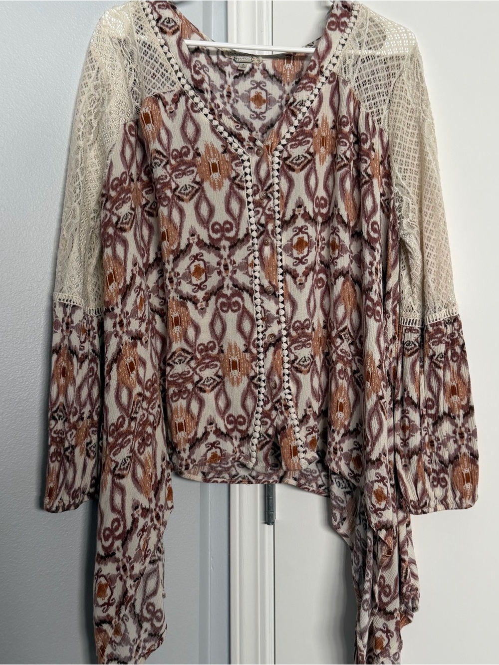 gimmicks by BKE Cream and Rust Lace-Sleeve Tie-Front Tunic